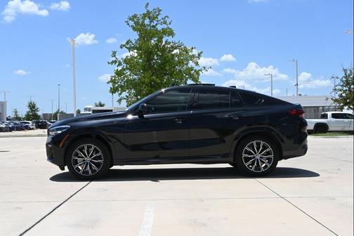 Black Sapphire Metallic 2022 BMW X6 M50i