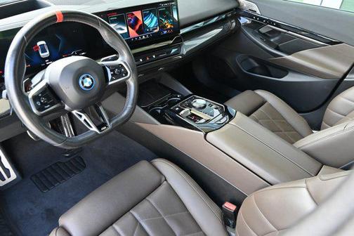 Mineral White Metallic 2024 BMW i5 M60