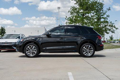 Mythos Black Metallic 2024 Audi Q5 45 S line Premium
