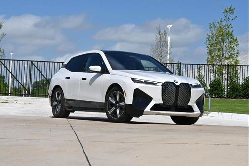 Mineral White Metallic 2023 BMW iX xDrive50