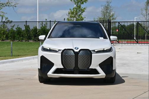 Mineral White Metallic 2023 BMW iX xDrive50
