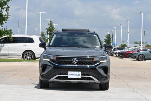 Platinum Gray Metallic 2024 Volkswagen Taos 1.5T SE