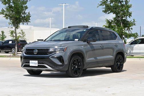 Platinum Gray Metallic 2024 Volkswagen Taos 1.5T SE