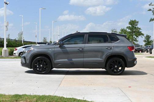 Platinum Gray Metallic 2024 Volkswagen Taos 1.5T SE