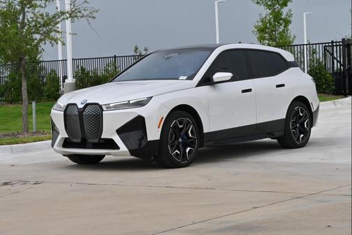 Mineral White Metallic 2024 BMW iX xDrive50