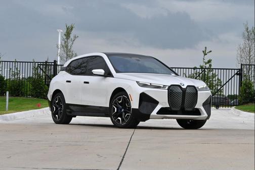Mineral White Metallic 2024 BMW iX xDrive50