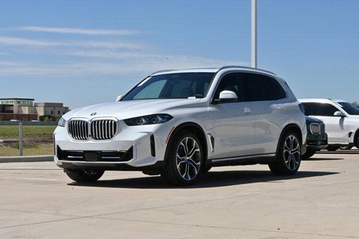 Mineral White Metallic 2026 BMW X5 PHEV xDrive50e