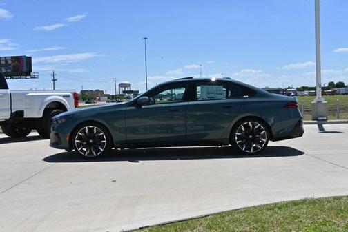 Cape York Green Metallic 2026 BMW 540 xDrive