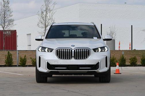Mineral White Metallic 2025 BMW X5 xDrive40i