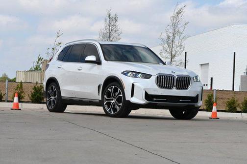 Mineral White Metallic 2025 BMW X5 xDrive40i