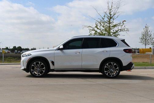 Mineral White Metallic 2025 BMW X5 xDrive40i