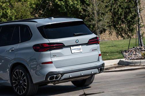2025 BMW X5 M60i