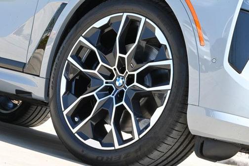 Brooklyn Grey Metallic 2026 BMW X7 xDrive40i