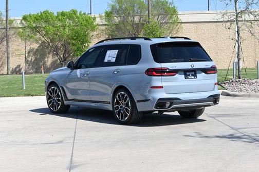 Brooklyn Grey Metallic 2026 BMW X7 xDrive40i