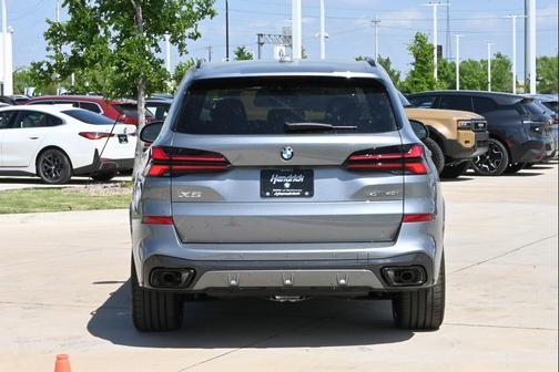 Skyscraper Grey Metallic 2026 BMW X5 xDrive40i