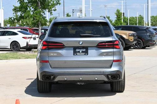 Skyscraper Grey Metallic 2026 BMW X5 xDrive40i