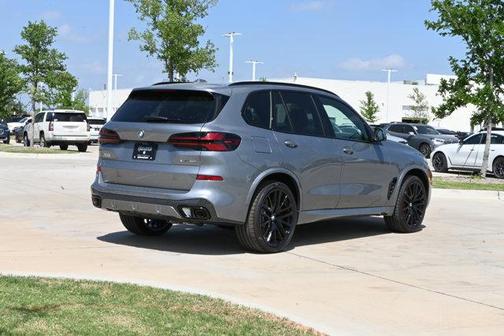 Skyscraper Grey Metallic 2026 BMW X5 xDrive40i