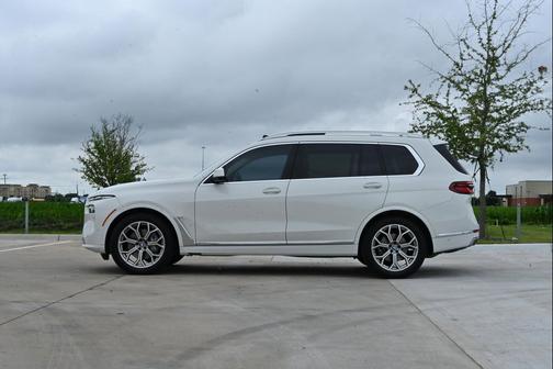 Alpine White 2024 BMW X7 xDrive40i