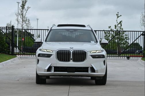 Alpine White 2024 BMW X7 xDrive40i