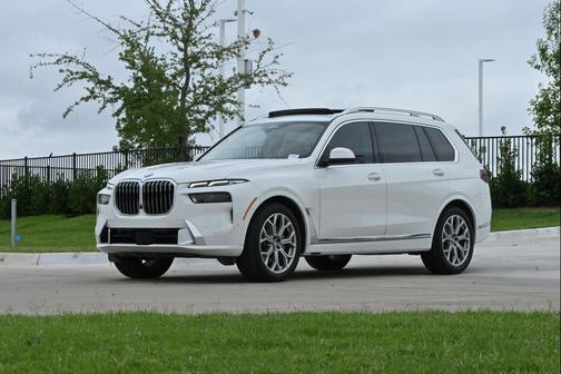 Alpine White 2024 BMW X7 xDrive40i