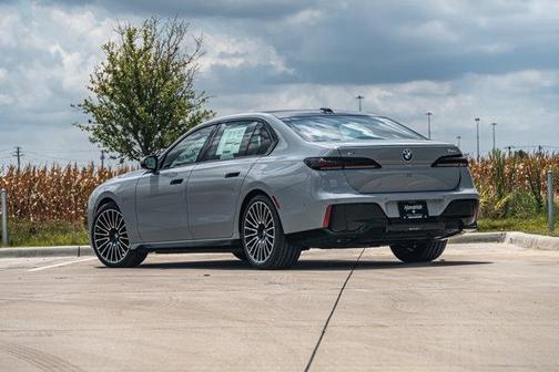 2025 BMW 740 i xDrive