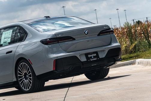 2025 BMW 740 i xDrive