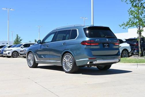 Blue Ridge Mountain Metallic 2026 BMW X7 xDrive40i