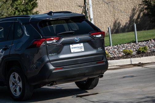 2020 Toyota RAV4 Hybrid XLE