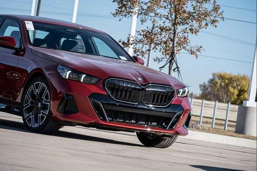 Vegas Red Metallic 2026 BMW 530 530i