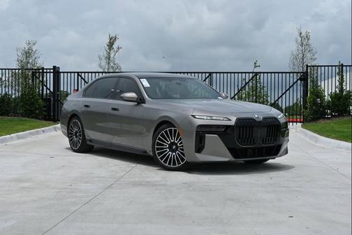 Oxide Grey Metallic 2026 BMW 740 740i
