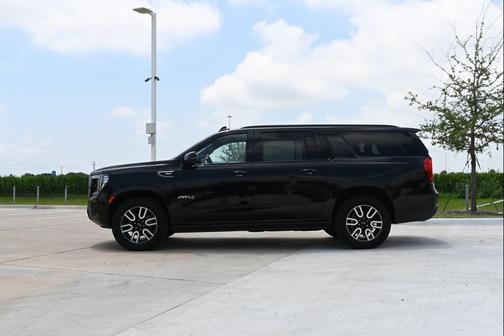 Onyx Black 2023 GMC Yukon XL AT4