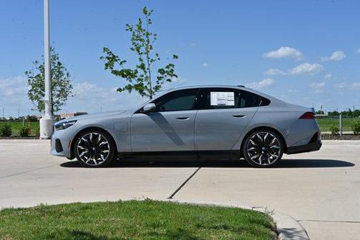 Brooklyn Grey Metallic 2026 BMW 550e xDrive