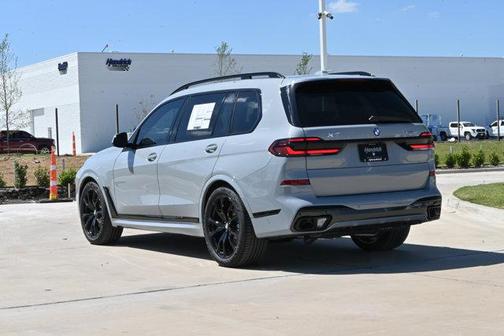 Brooklyn Grey Metallic 2026 BMW X7 xDrive40i