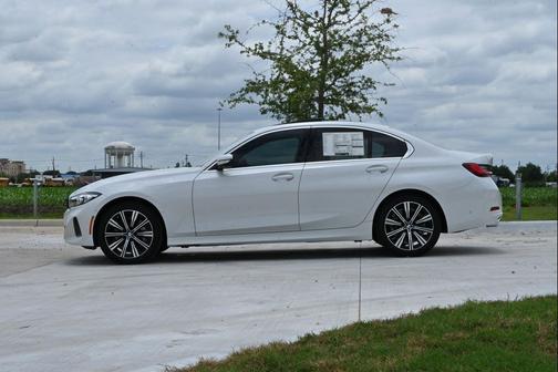 Mineral White Metallic 2026 BMW 330 xDrive