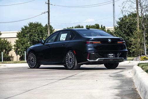 2025 BMW 740 i
