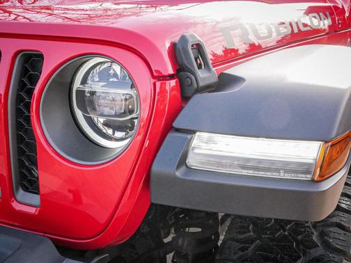 Firecracker Red Clearcoat 2021 Jeep Gladiator Rubicon