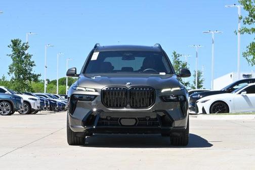 Manhattan Green Metallic 2026 BMW X7 xDrive40i