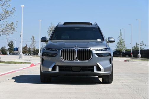Skyscraper Grey Metallic 2025 BMW X7 xDrive40i