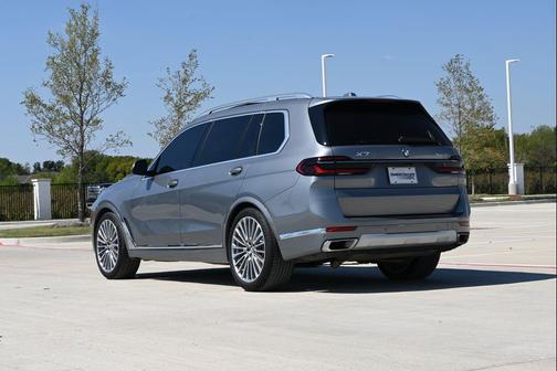 Skyscraper Grey Metallic 2025 BMW X7 xDrive40i