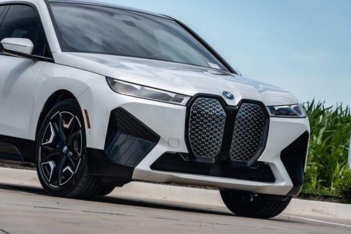 2025 BMW iX M60