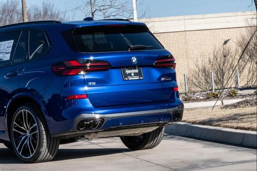 Marina Bay Blue Metallic 2026 BMW X5 M60i