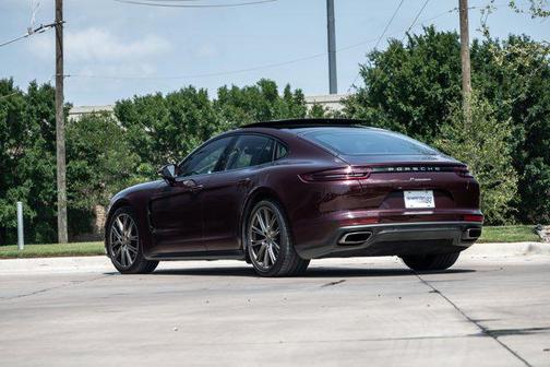 2018 Porsche Panamera 4