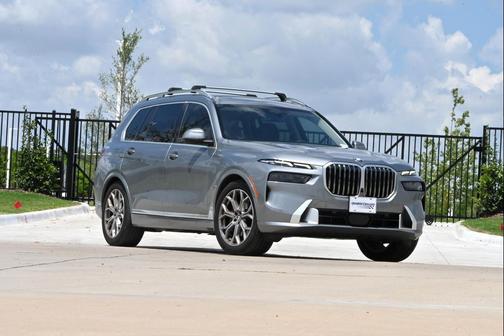 Skyscraper Grey Metallic 2025 BMW X7 xDrive40i