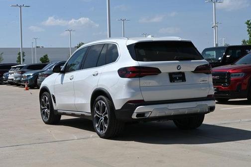 Mineral White Metallic 2026 BMW X5 xDrive40i