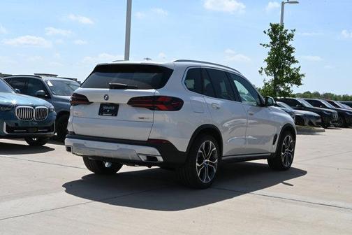 Mineral White Metallic 2026 BMW X5 xDrive40i
