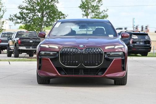 Aventurin Red Metallic 2026 BMW i7 eDrive50