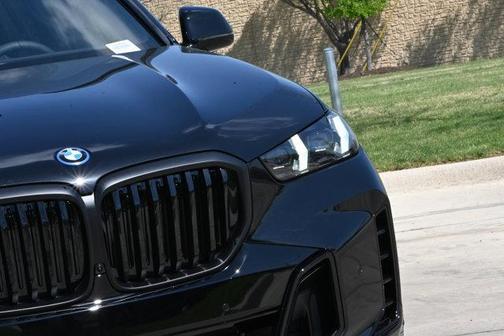 Black Sapphire Metallic 2026 BMW X5 PHEV xDrive50e