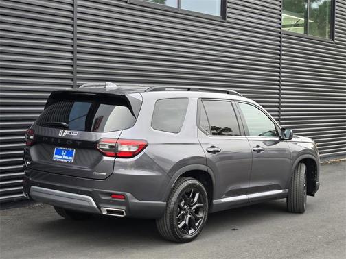 2025 Honda Pilot Touring 8-Passenger