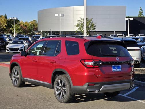 2025 Honda Pilot Touring 8-Passenger