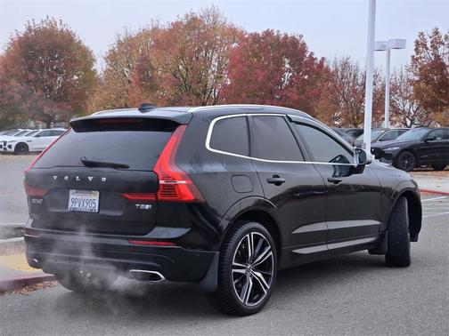 2018 Volvo XC60 Recharge Plug-In Hybrid T8 R-Design